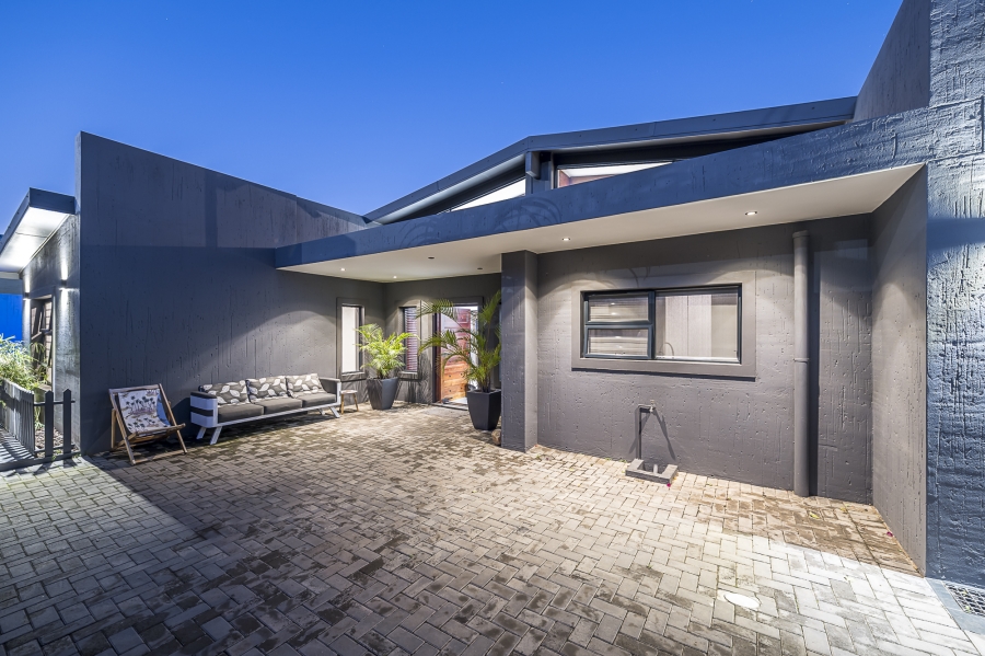 5 Bedroom Property for Sale in Island View Western Cape